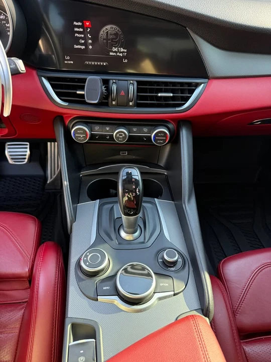 2019 Alfa Romeo Giulia - Image 13 of 16