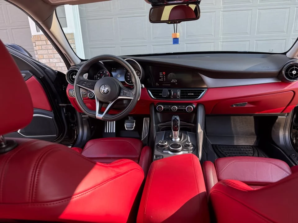 2019 Alfa Romeo Giulia - Image 14 of 16