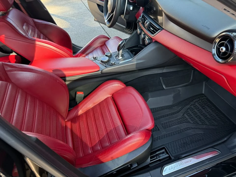 2019 Alfa Romeo Giulia - Image 10 of 16