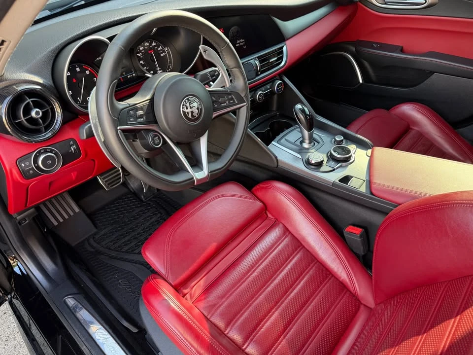 2019 Alfa Romeo Giulia - Image 15 of 16