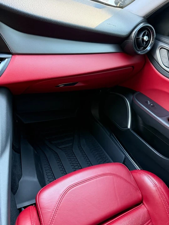 2019 Alfa Romeo Giulia - Image 11 of 16