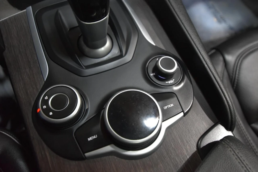 2019 Alfa Romeo Giulia - Image 30 of 31