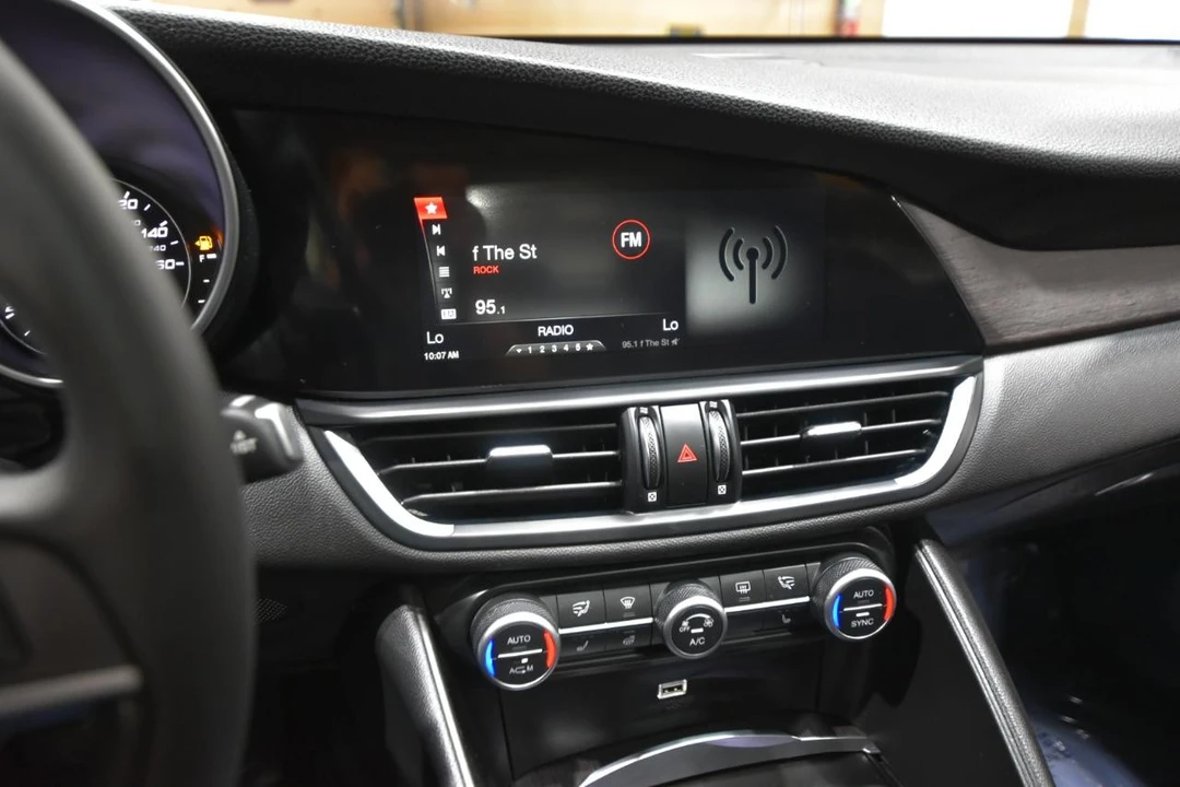 2019 Alfa Romeo Giulia - Image 20 of 31