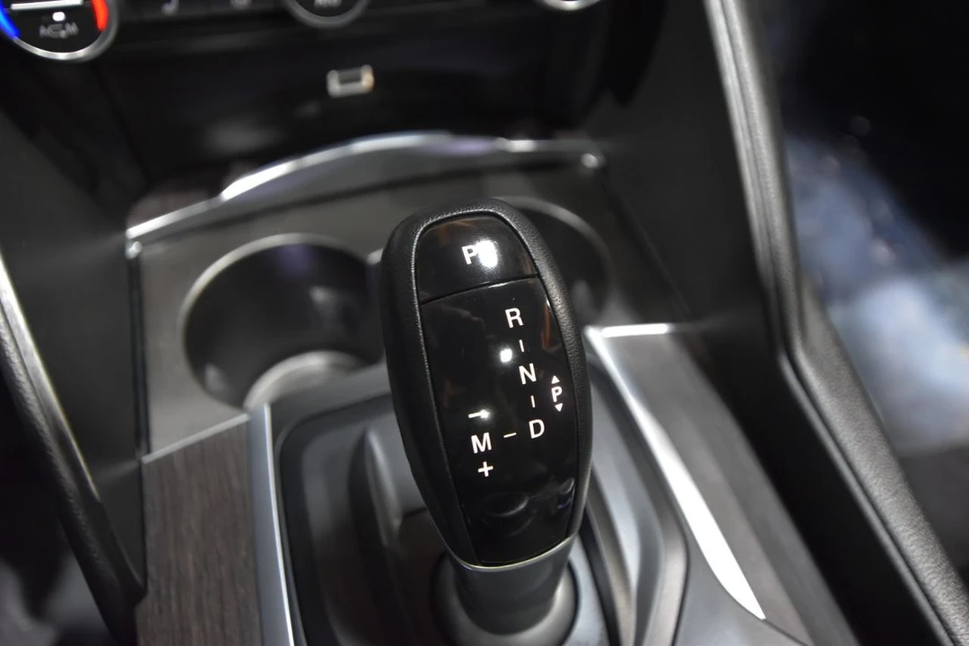 2019 Alfa Romeo Giulia - Image 28 of 31