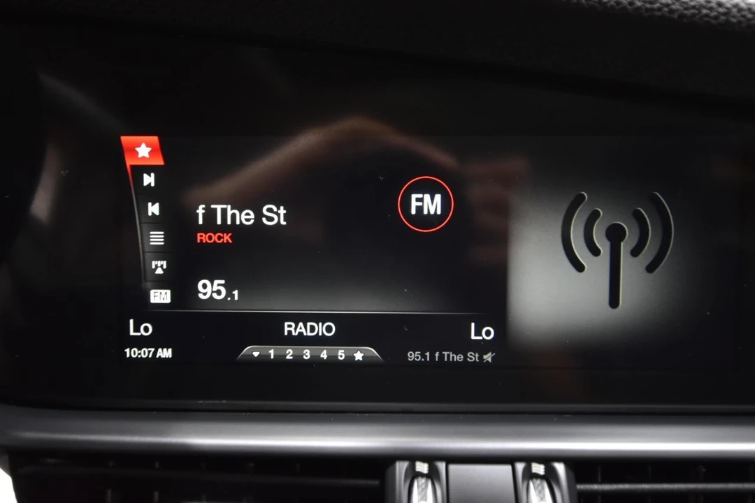 2019 Alfa Romeo Giulia - Image 21 of 31
