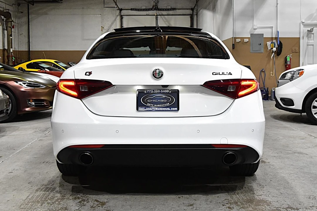 2019 Alfa Romeo Giulia - Image 5 of 31