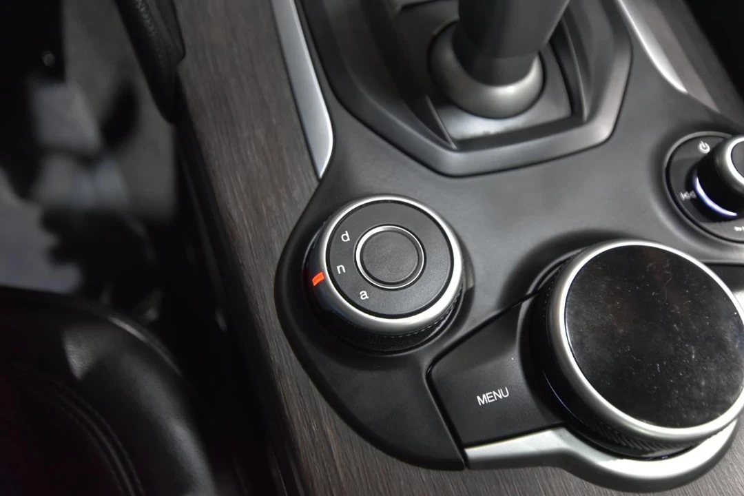 2019 Alfa Romeo Giulia - Image 29 of 31