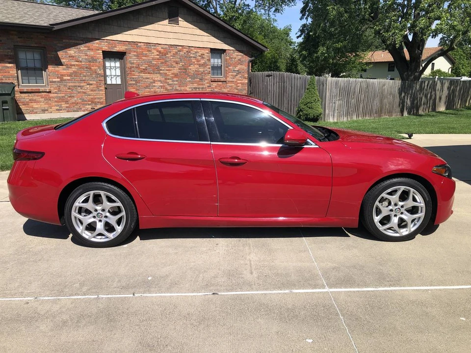 2019 Alfa Romeo Giulia - Image 2 of 17