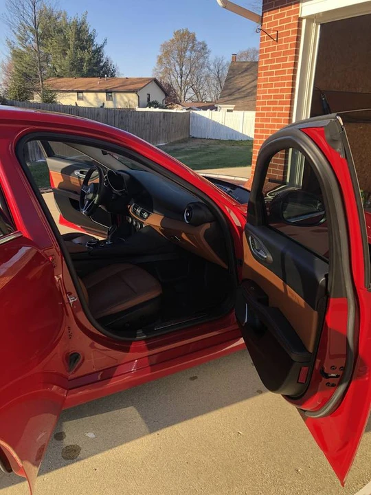2019 Alfa Romeo Giulia - Image 10 of 17