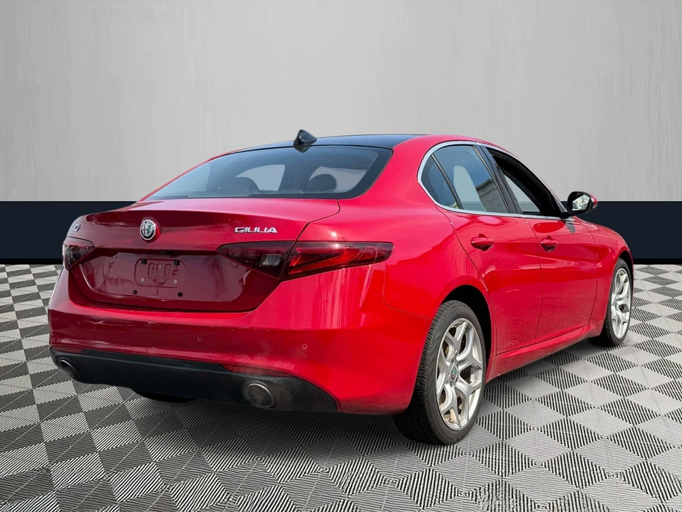 2019 Alfa Romeo Giulia - Image 5 of 21