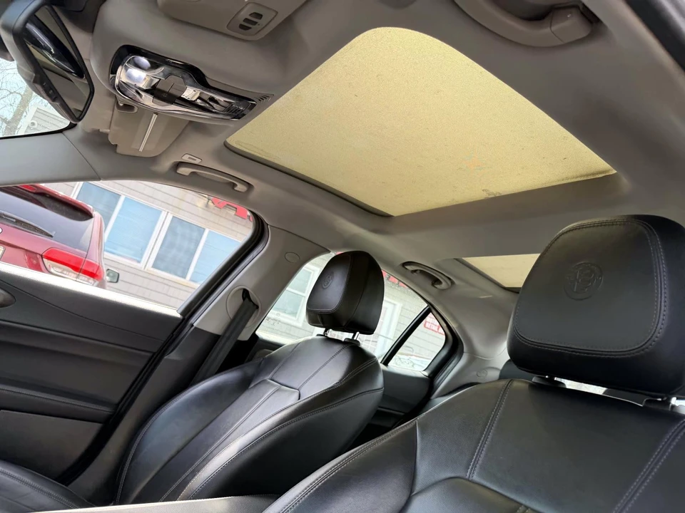2019 Alfa Romeo Giulia - Image 11 of 21