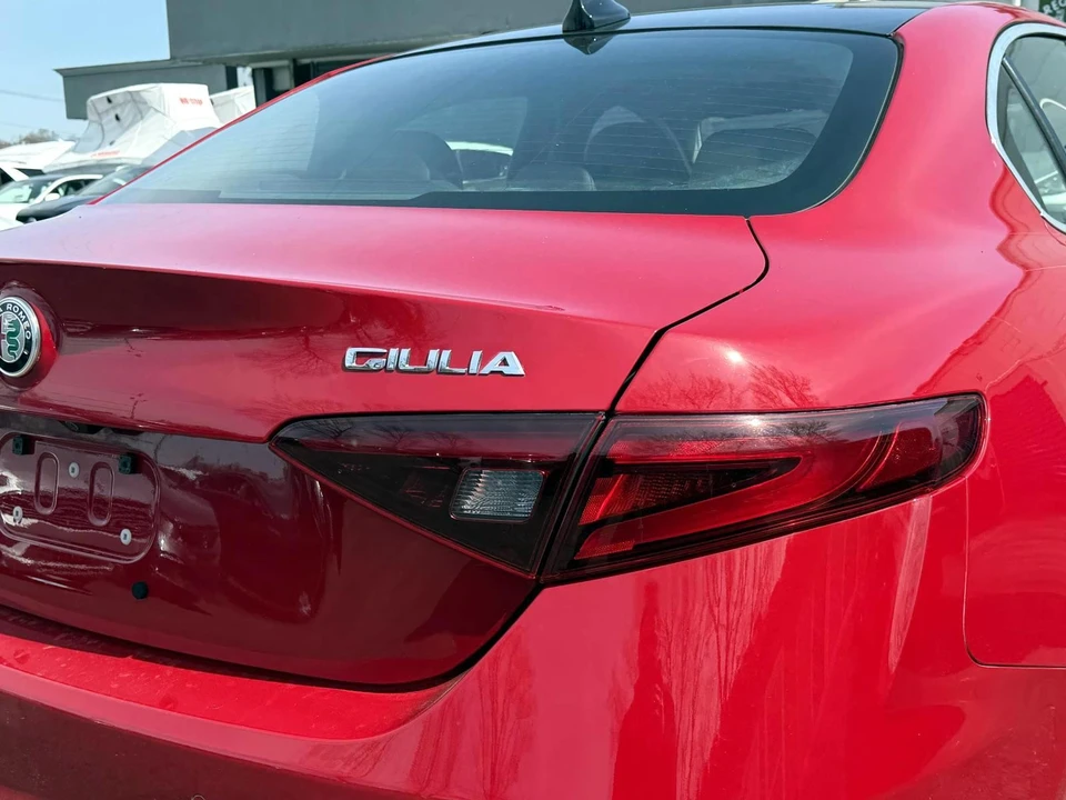 2019 Alfa Romeo Giulia - Image 6 of 21