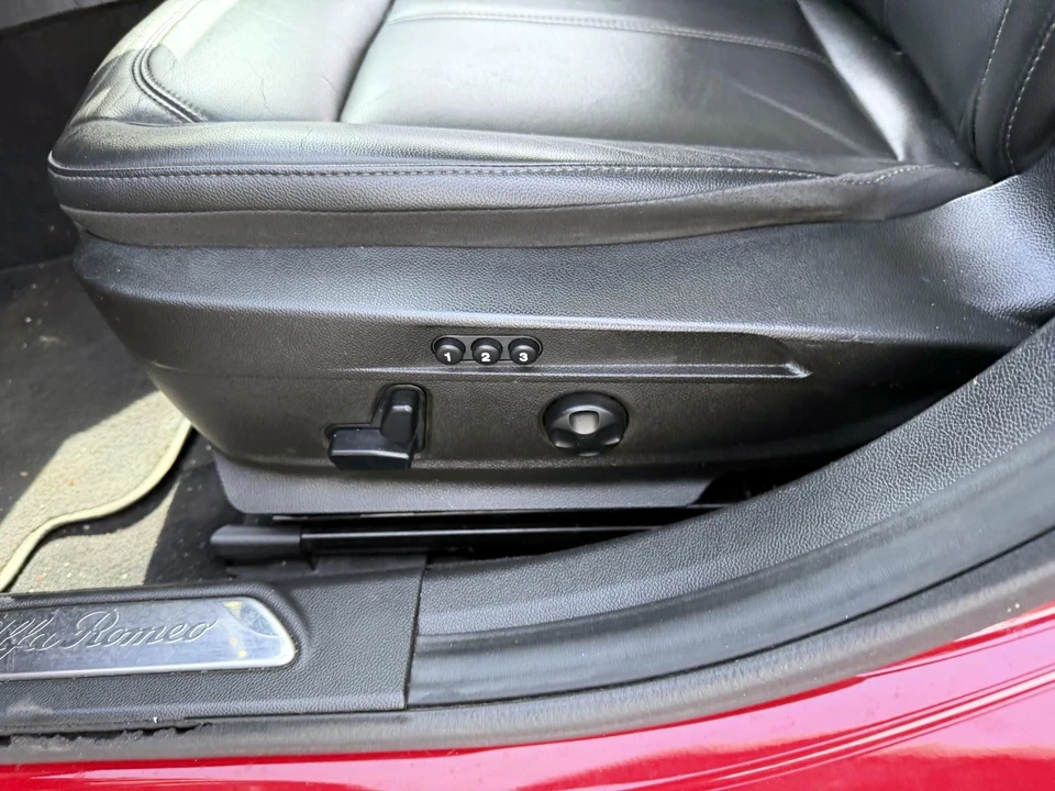 2019 Alfa Romeo Giulia - Image 18 of 21