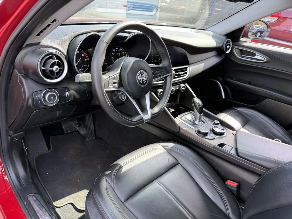 2019 Alfa Romeo Giulia - Image 10 of 21