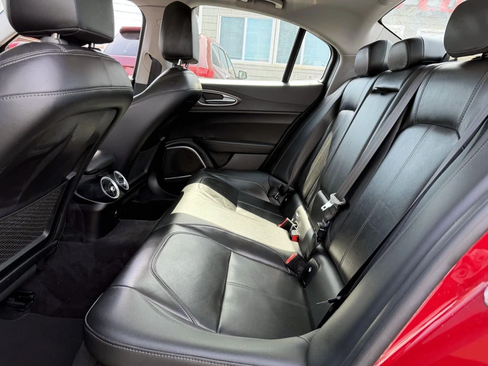 2019 Alfa Romeo Giulia - Image 15 of 21