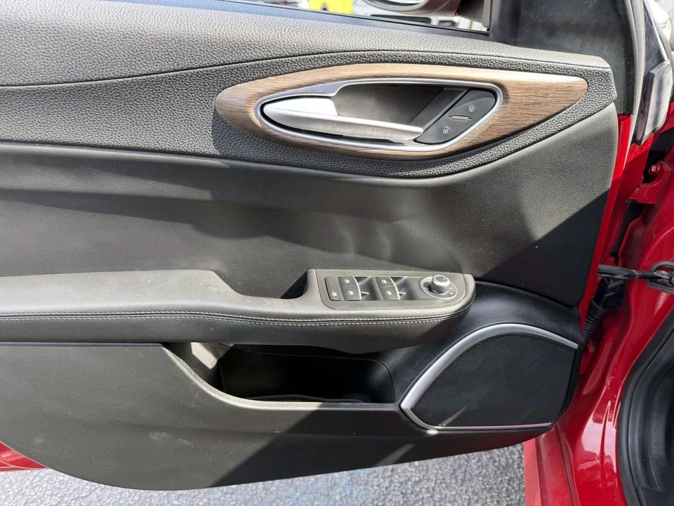 2019 Alfa Romeo Giulia - Image 16 of 21