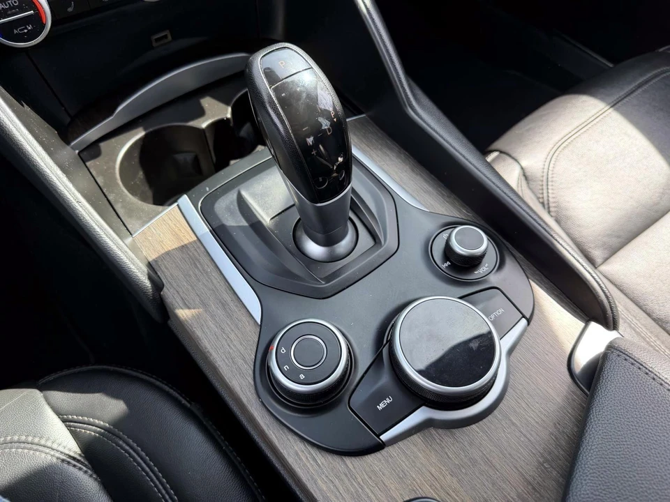 2019 Alfa Romeo Giulia - Image 19 of 21