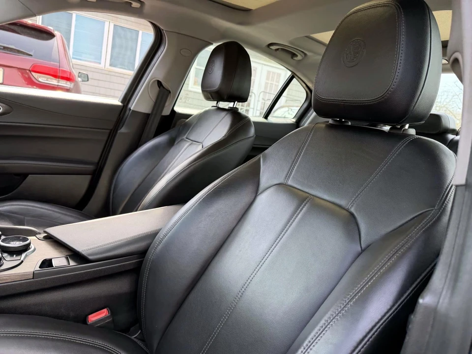 2019 Alfa Romeo Giulia - Image 12 of 21