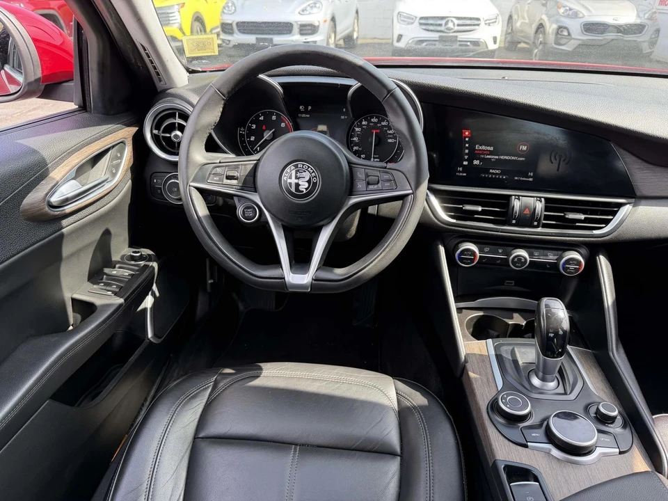 2019 Alfa Romeo Giulia - Image 14 of 21