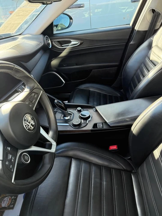 2019 Alfa Romeo Giulia - Image 2 of 2