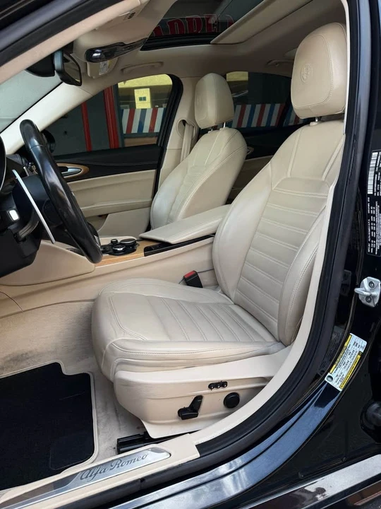 2019 Alfa Romeo Giulia - Image 16 of 20