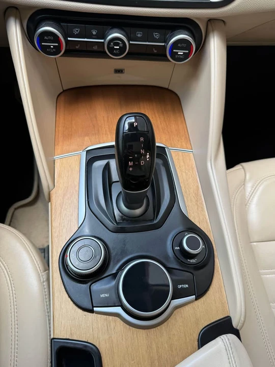 2019 Alfa Romeo Giulia - Image 17 of 20