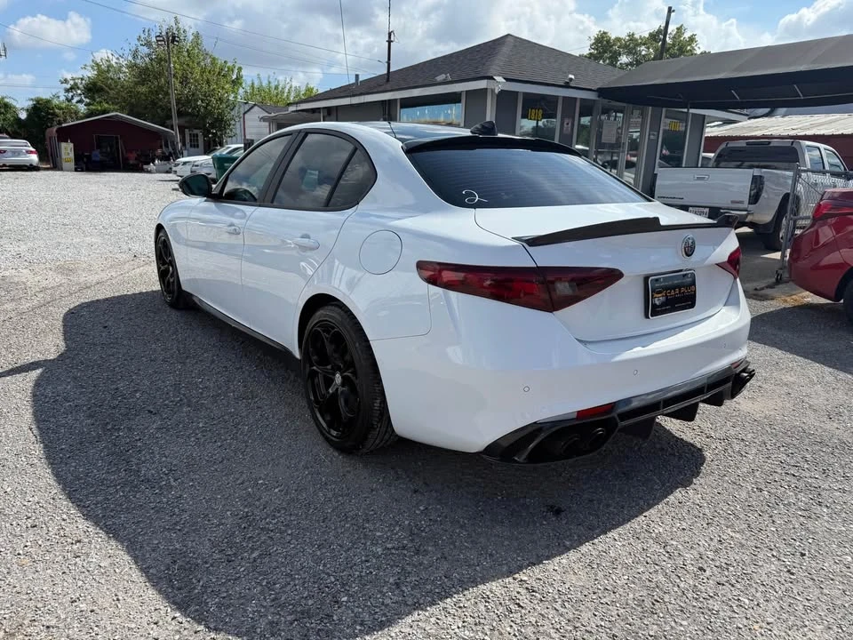 2019 Alfa Romeo Giulia - Image 6 of 20