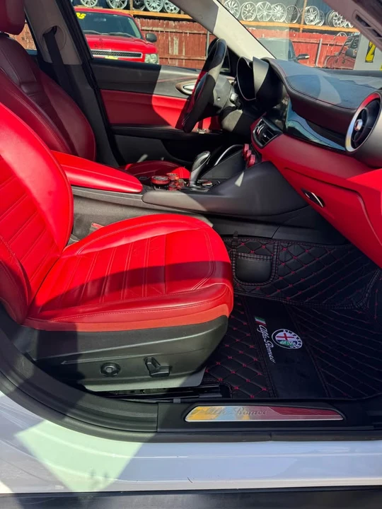 2019 Alfa Romeo Giulia - Image 14 of 20