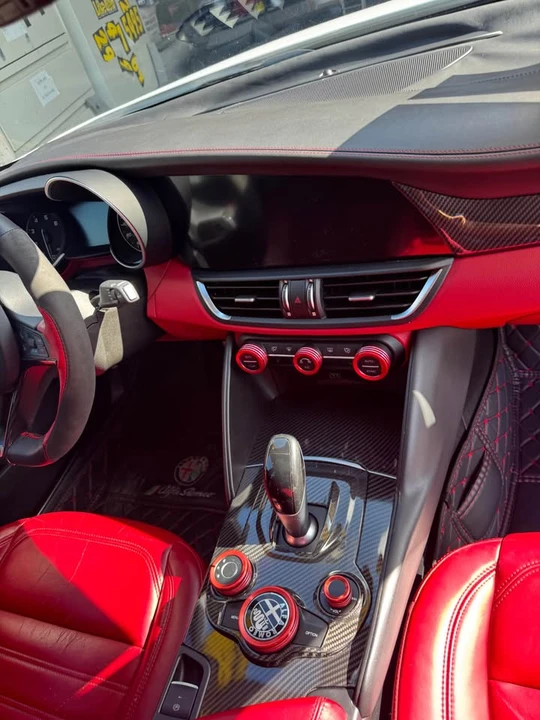 2019 Alfa Romeo Giulia - Image 10 of 20