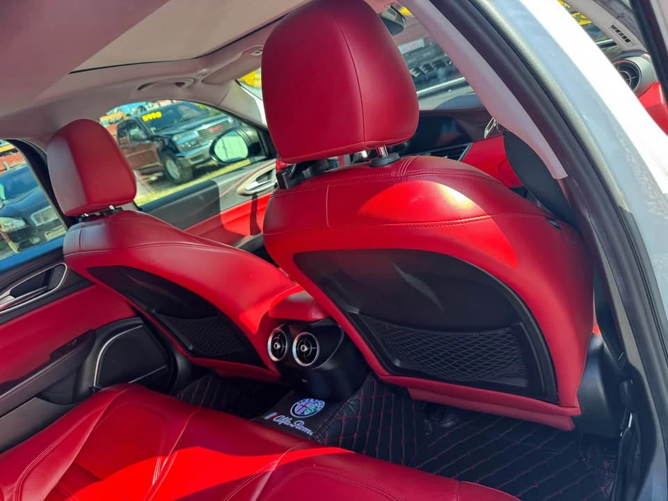 2019 Alfa Romeo Giulia - Image 13 of 20