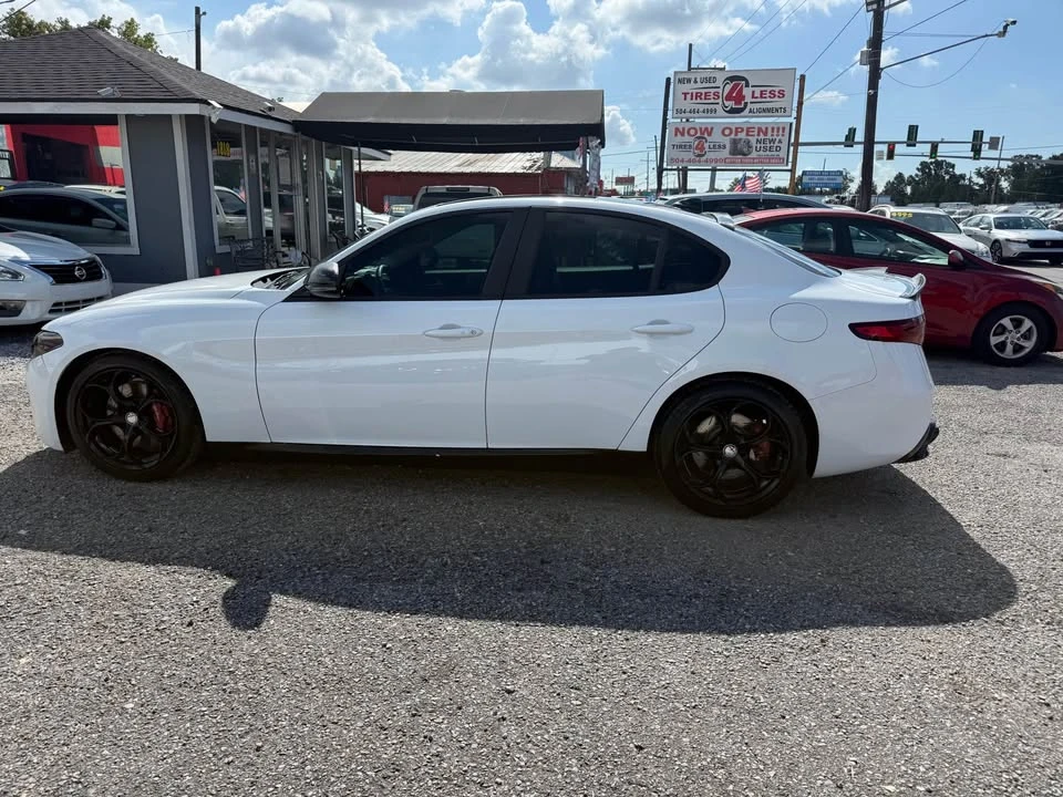 2019 Alfa Romeo Giulia - Image 7 of 20