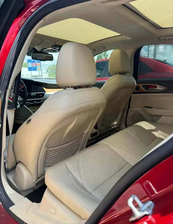 2019 Alfa Romeo Giulia - Image 5 of 7
