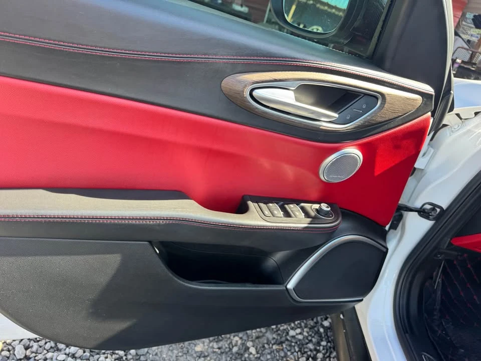 2019 Alfa Romeo Giulia - Image 17 of 20