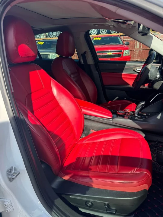 2019 Alfa Romeo Giulia - Image 15 of 20
