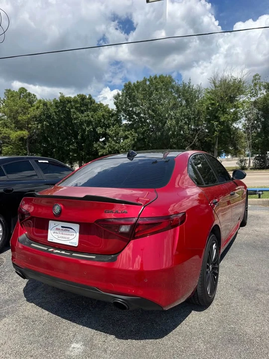 2019 Alfa Romeo Giulia - Image 6 of 7