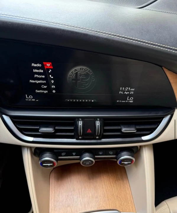 2019 Alfa Romeo Giulia - Image 9 of 20