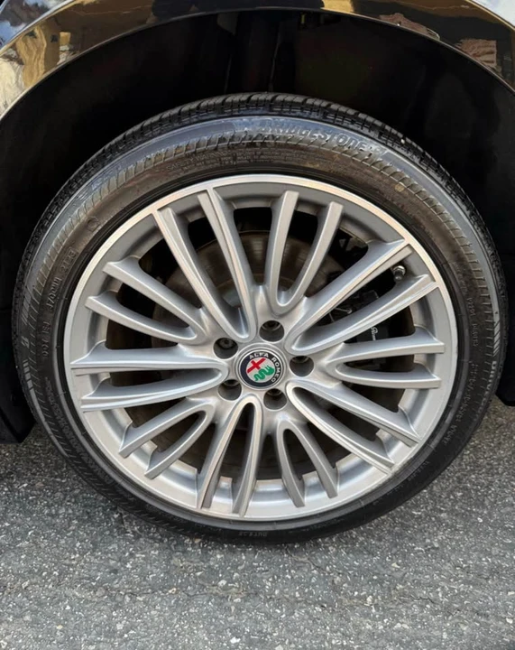 2019 Alfa Romeo Giulia - Image 18 of 20