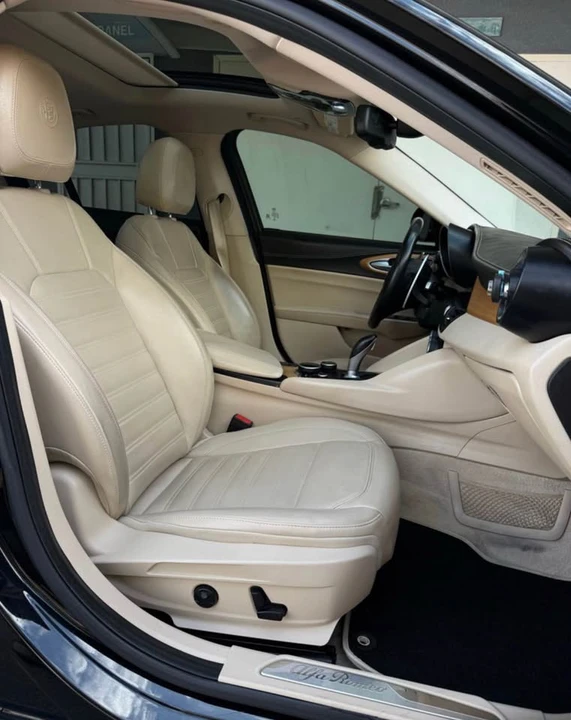 2019 Alfa Romeo Giulia - Image 12 of 20