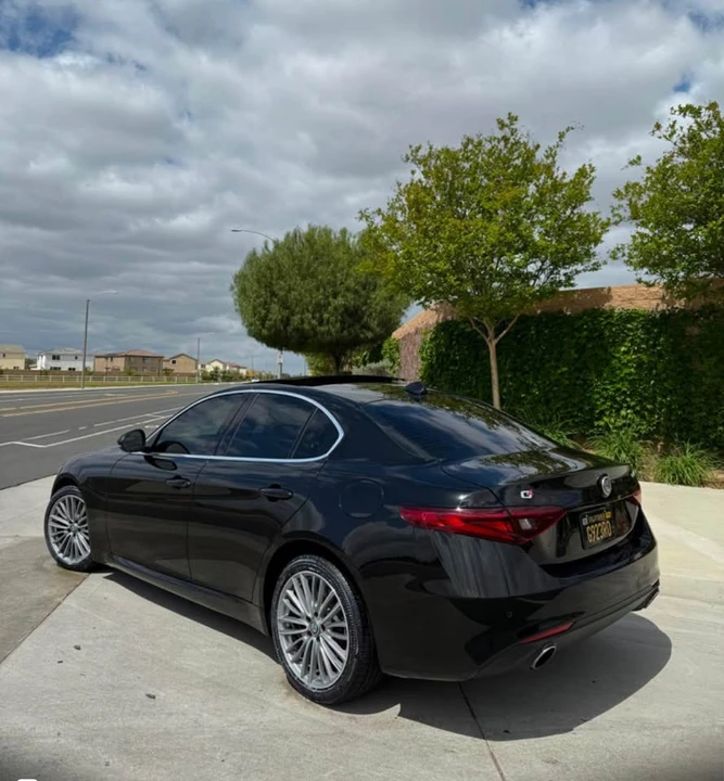 2019 Alfa Romeo Giulia - Image 5 of 20