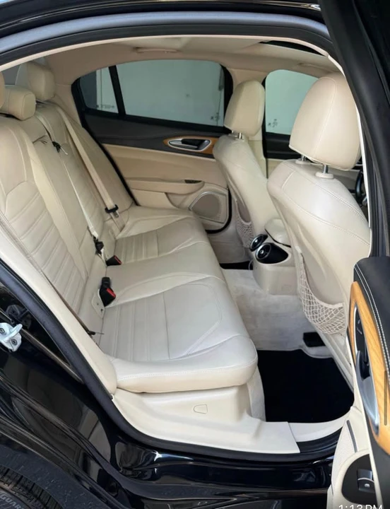 2019 Alfa Romeo Giulia - Image 8 of 20
