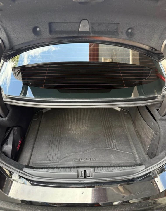 2019 Alfa Romeo Giulia - Image 11 of 20