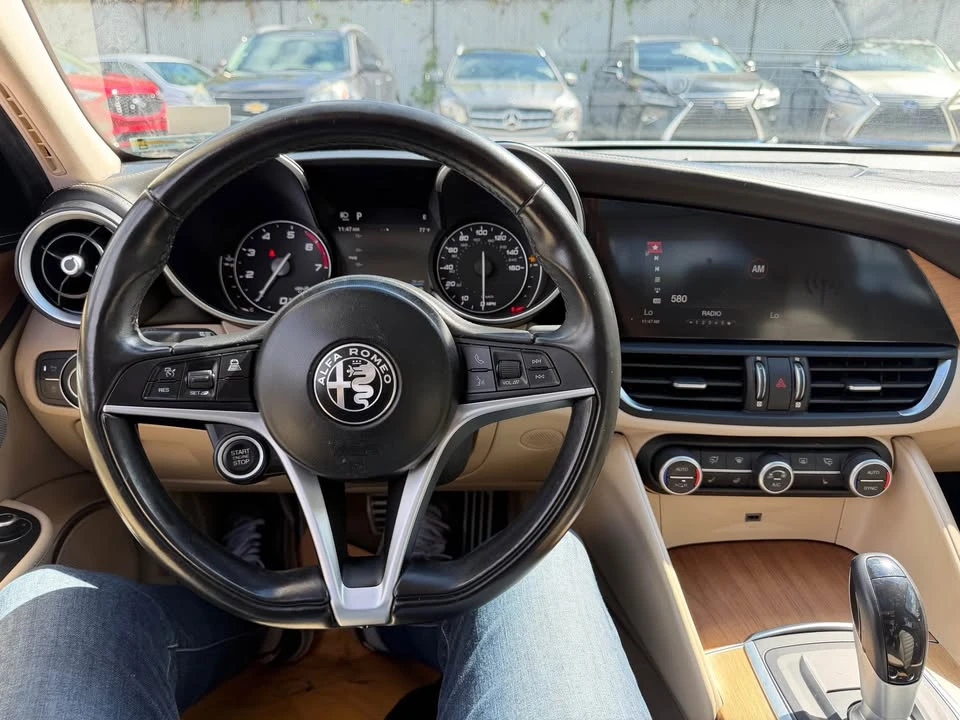 2019 Alfa Romeo Giulia - Image 11 of 20