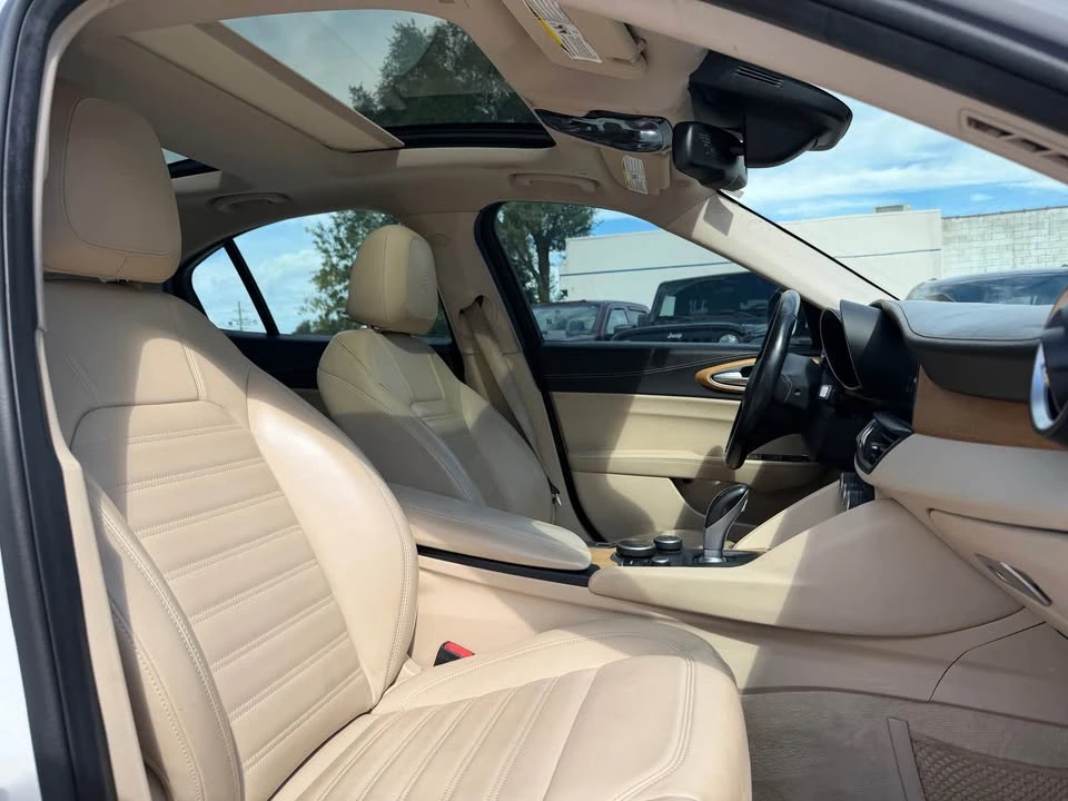 2019 Alfa Romeo Giulia - Image 8 of 20