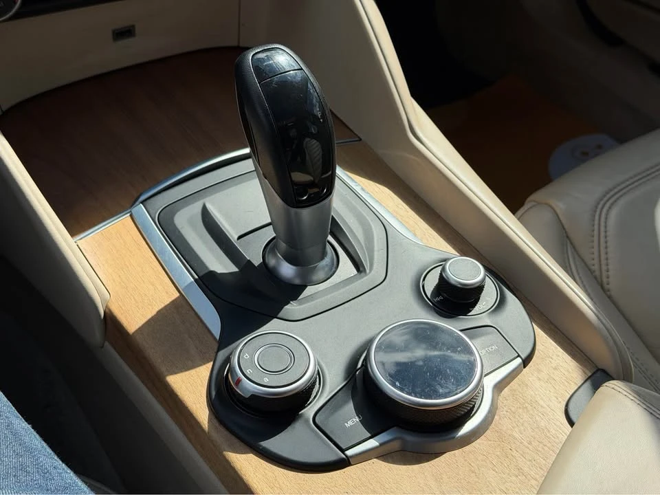 2019 Alfa Romeo Giulia - Image 13 of 20
