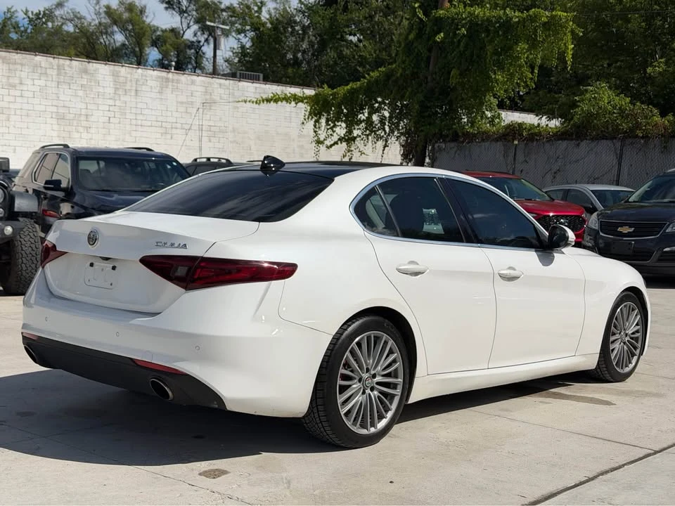 2019 Alfa Romeo Giulia - Image 6 of 20