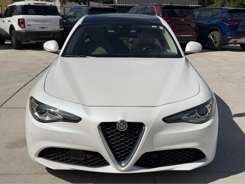 2019 Alfa Romeo Giulia - Image 2 of 20