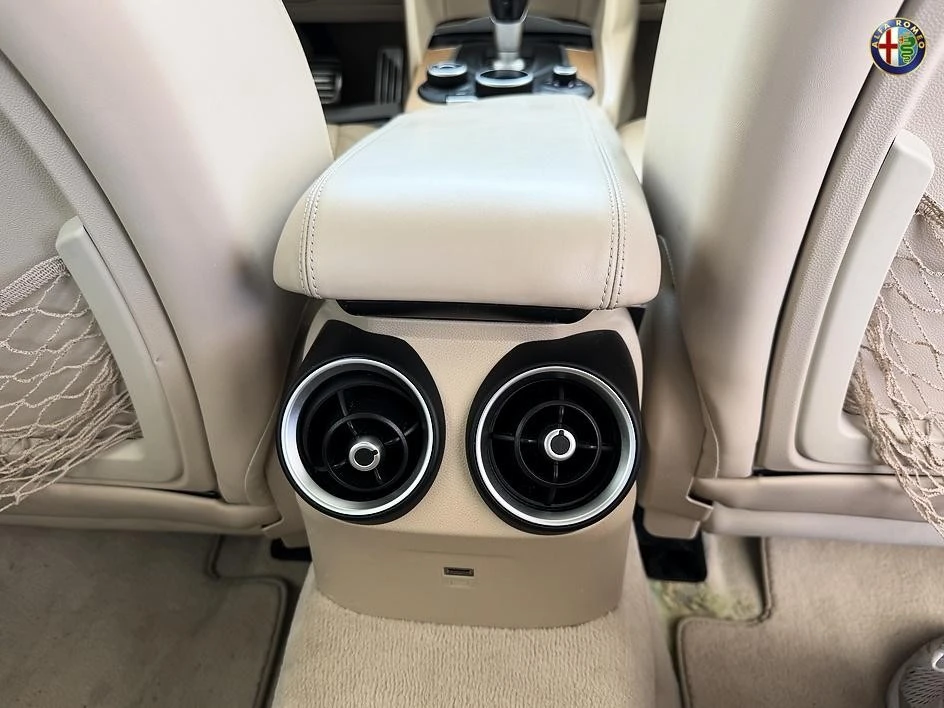 2019 Alfa Romeo Giulia - Image 27 of 31