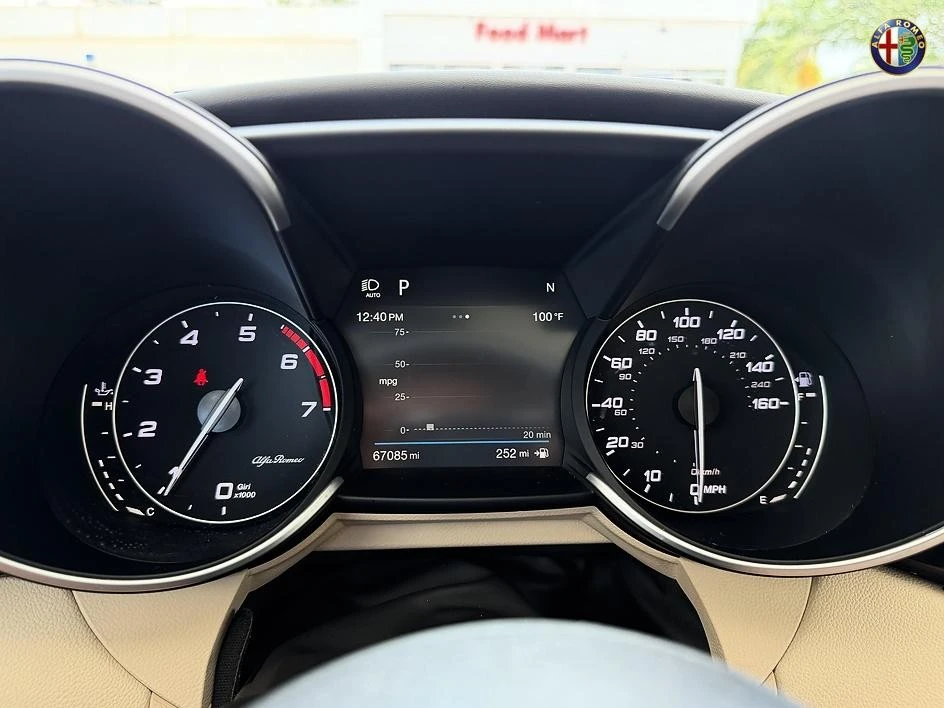 2019 Alfa Romeo Giulia - Image 9 of 31