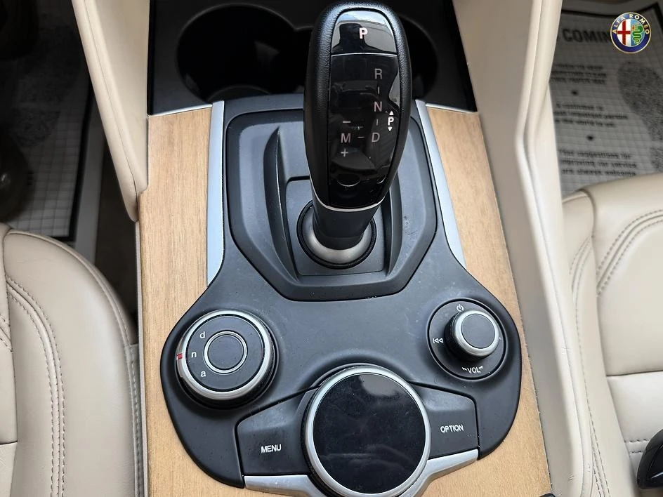 2019 Alfa Romeo Giulia - Image 24 of 31