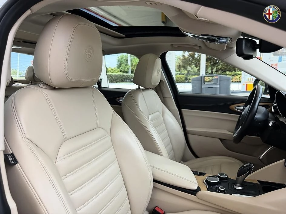 2019 Alfa Romeo Giulia - Image 15 of 31